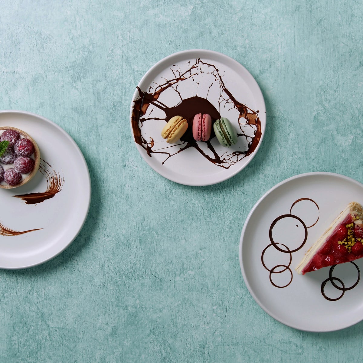 Dessertteller mit Schokolade dekorieren