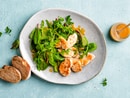 Poulet avec jeunes pousses de salade