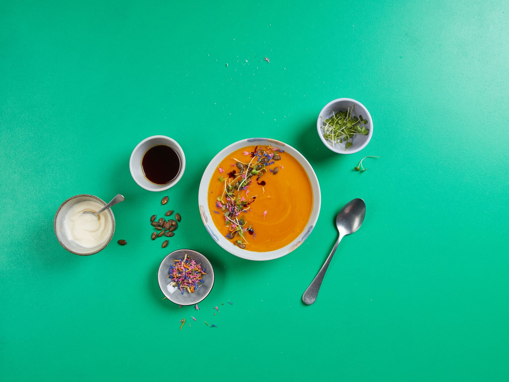 Kürbissuppe mit Nusscrunch | Rezept