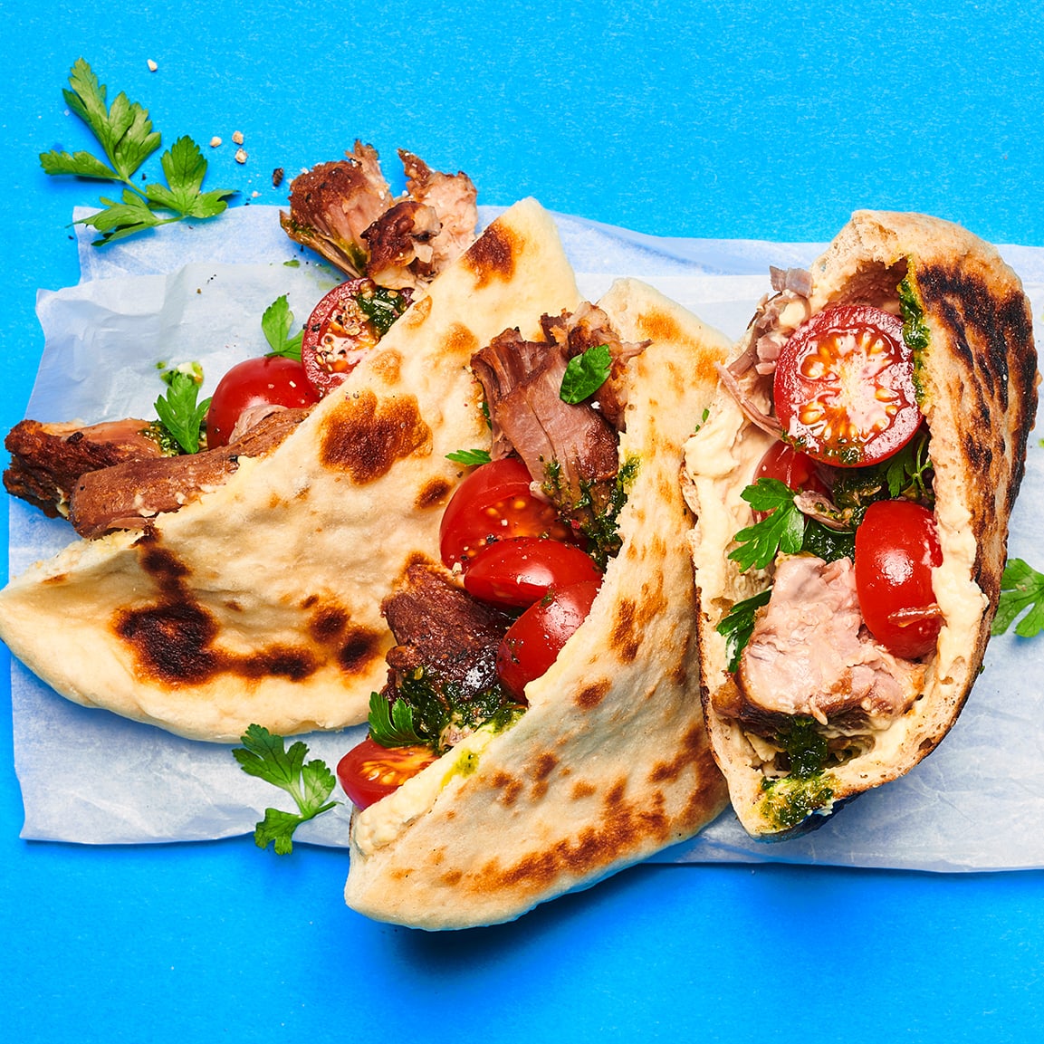Pita mit Hummus und pulled Pork